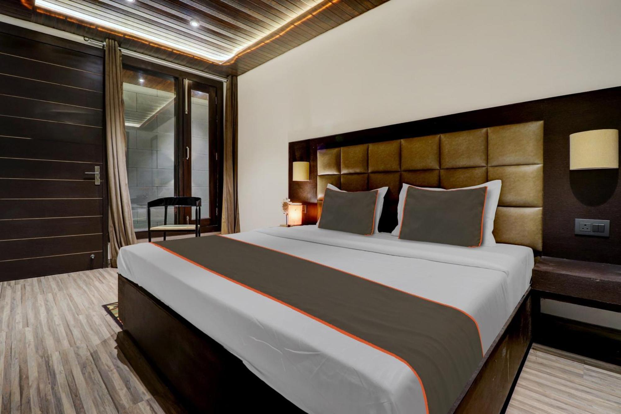 De Empire Near Delhi Airport Hotel